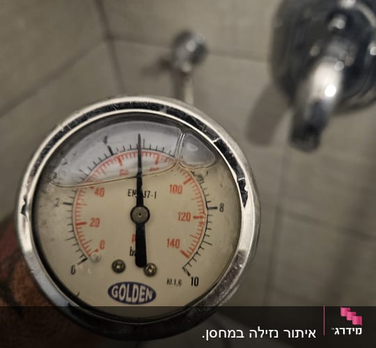 מד לחץ מים במקלחת, כלי לגילוי נזילות